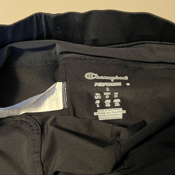 5 Champions running shorts w built in inner shorts and pockets - Picture 6 of 11